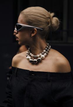 Imagen secundaria 2 - Cómo llevar el collar de perlas en 2024