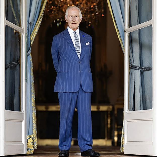 Quién es la nueva asistente de Carlos III: la capitana Kat Anderson convertida en la primera escudera del rey 