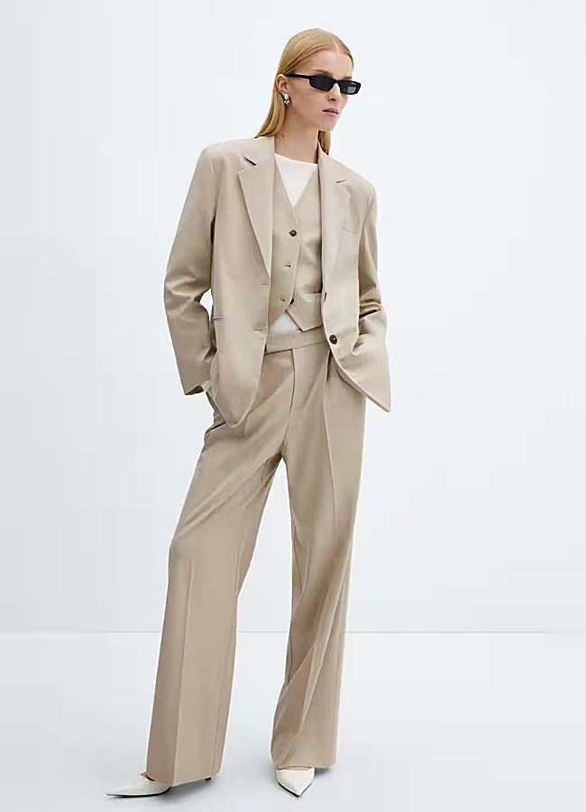 Imagen - El traje versátil en color beige de Mango