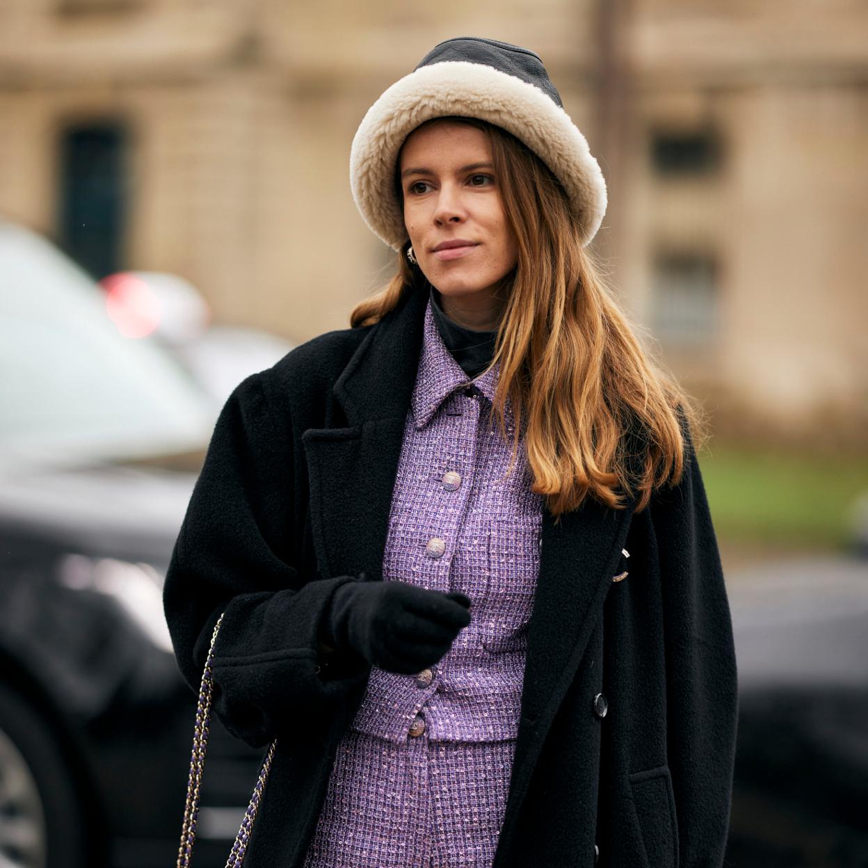 Mujer con sombrero de borreguito