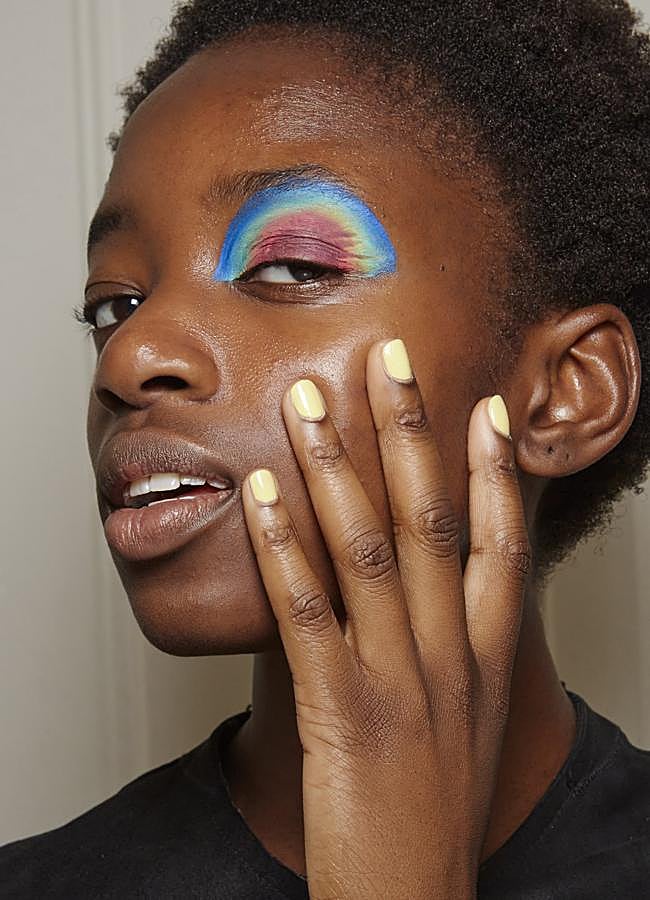 Imagen - Uñas en color amarillo pastel. Foto: Launchmetrics spotlight