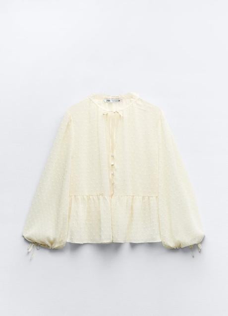 Imagen - Blusa con plumetti de Zara (25,99 euros)