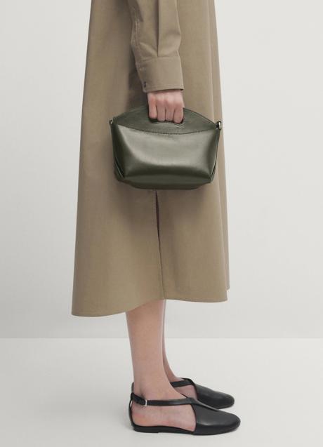 Imagen - Bolso negro de Massimo Dutti (79,99 euros)