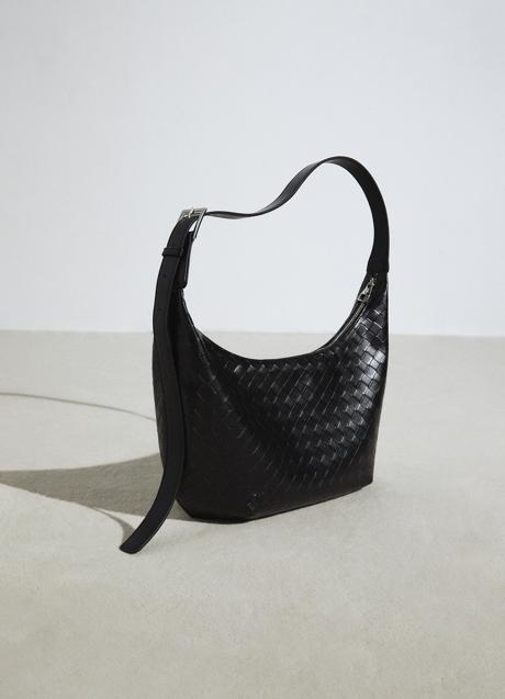 Imagen - Bolso negro de Stradivarius (19,99 euros)