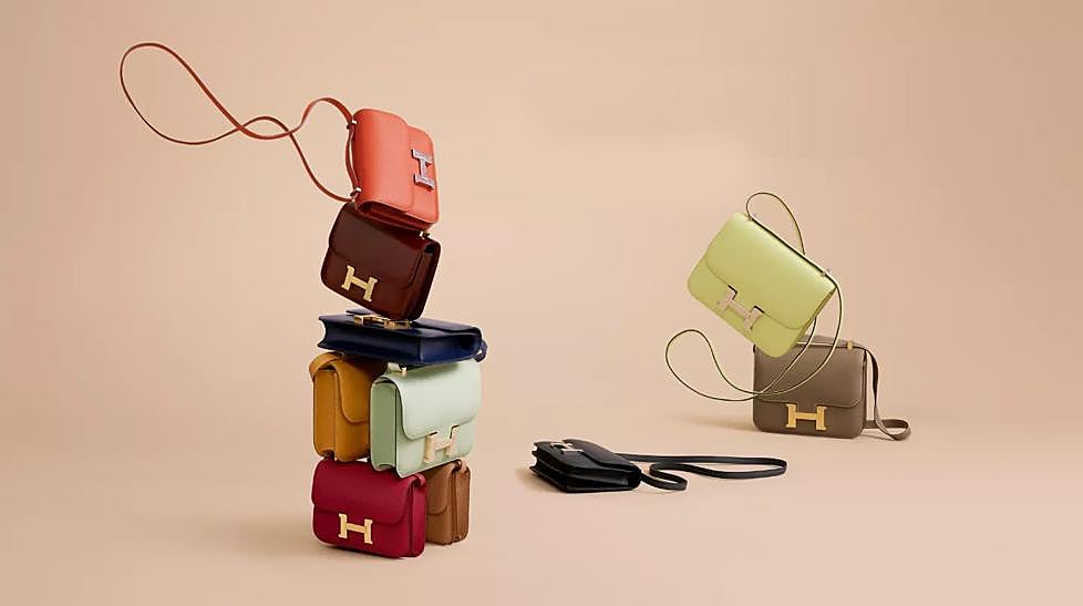 El bolso Constance de Hermès en diferentes colores.