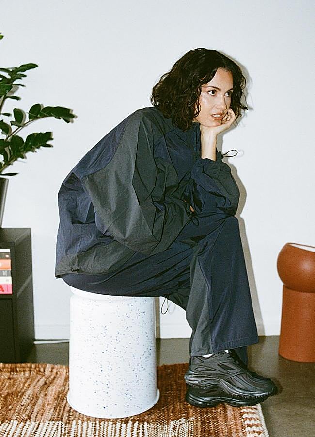 Imagen - Mujer con ropa deportiva. / REEBOOK