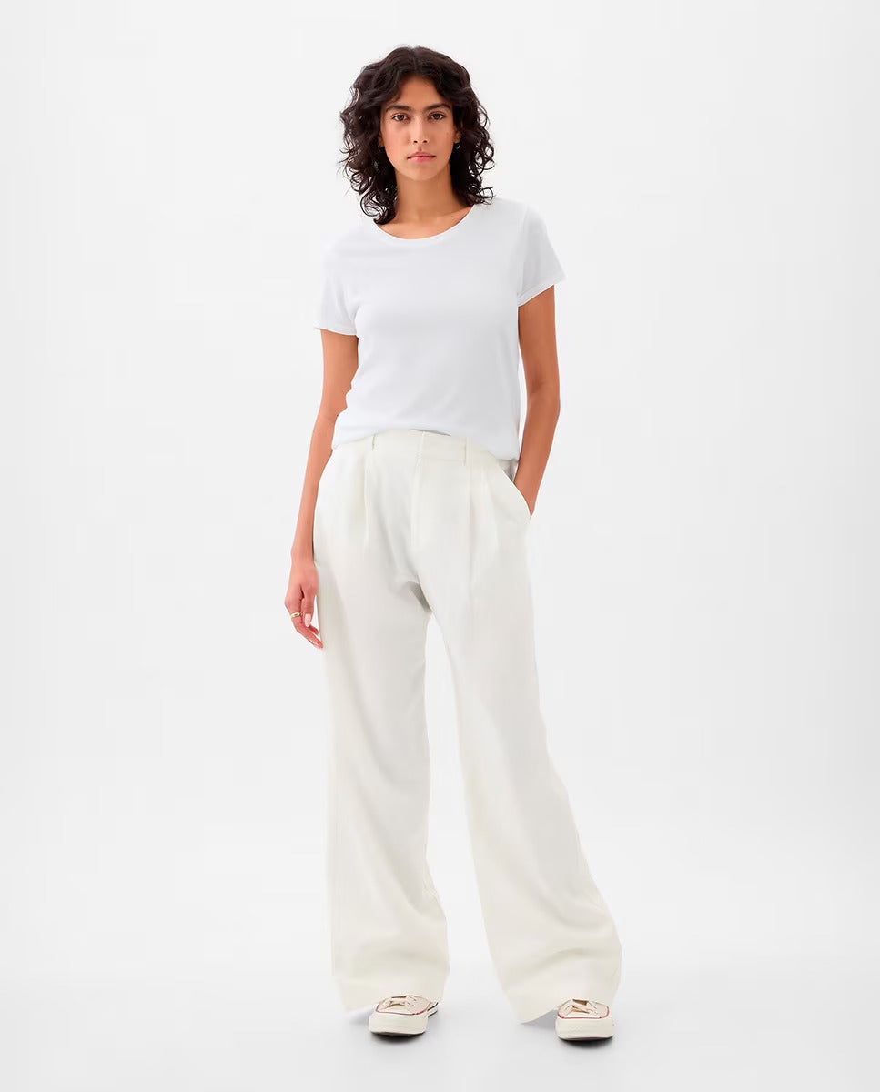 Imagen - Pantalones blancos de pinzas de Gap.