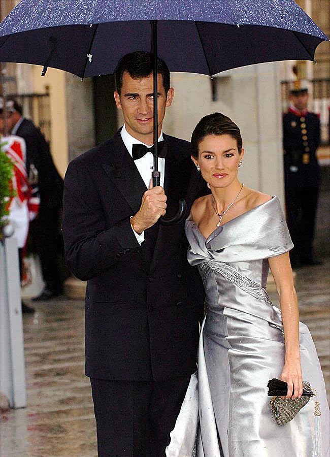 Imagen - Doña Letizia junto al rey Felipe en las visperas de su boda real. / GTRES