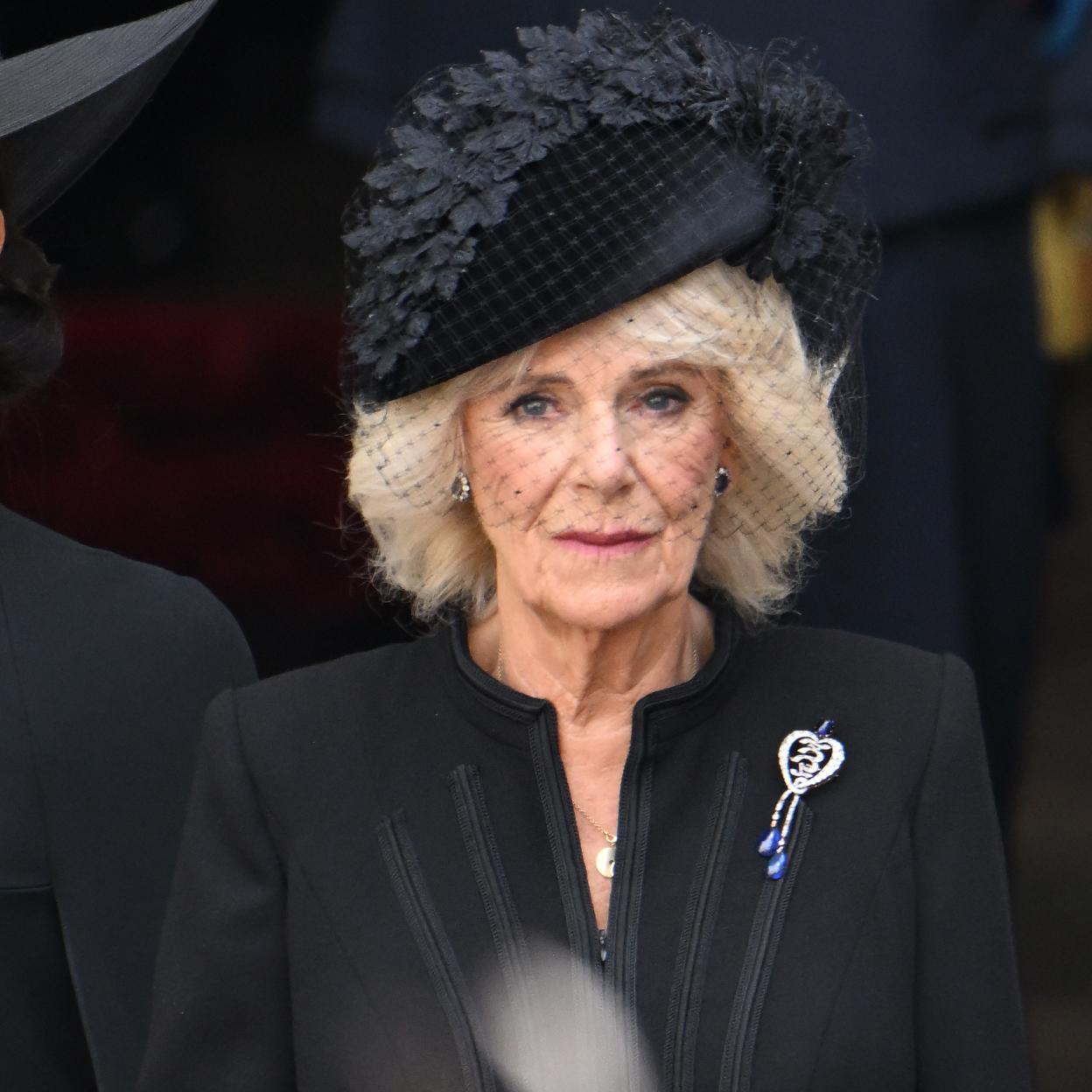 Camilla Parker-Bowles presidirá la misa en memoria de Constantino de Grecia que se celebrará en el castillo de Windsor, el mismo lugar donde se celebró el servicio religioso que despidió a la reina Isabel II. 
