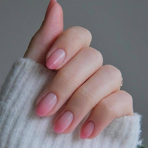 Manicura baby boomer en rosa para primavera