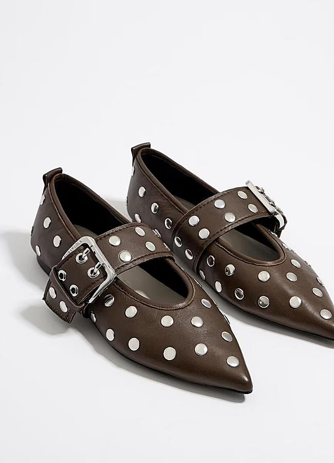 Imagen - Bailarinas con tachuelas en marrón de Bimba y Lola. Foto: Bimba y Lola.