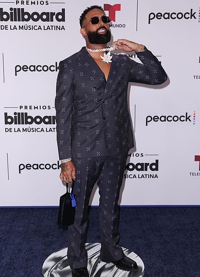 Imagen - El cantante Eladio Carrión. @eladiocarrion