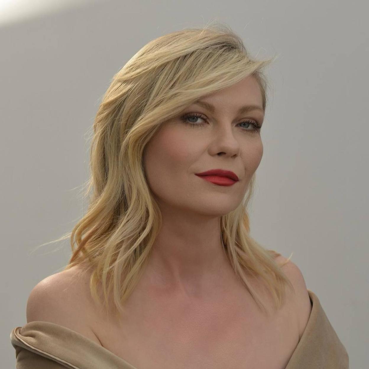 Kristen Dunst con piel tersa y clara