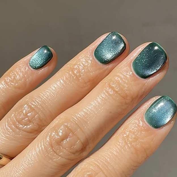 Esta es la manicura de uñas con aires mediterráneos perfecta para soñar ya con el verano