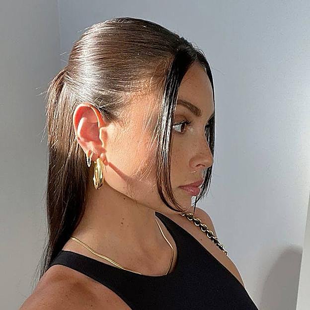 Influencer con semi-recogido para pelo largo con coleta