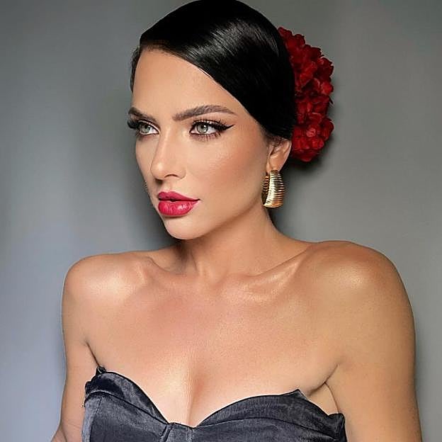 Un look de maquillaje estilo español.