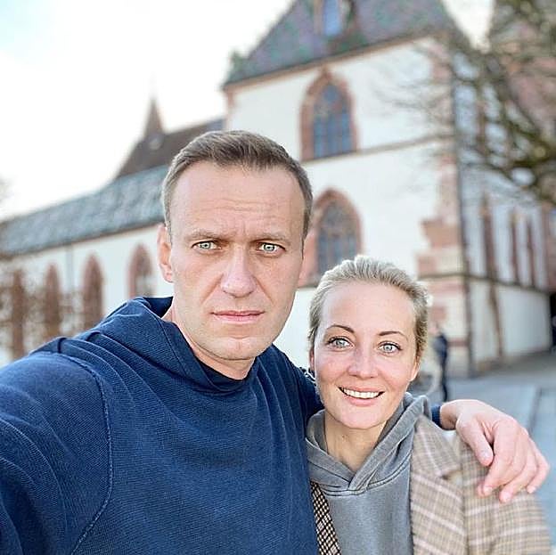 Yulia Navalnaya junto a su marido, Alexei Navalny.