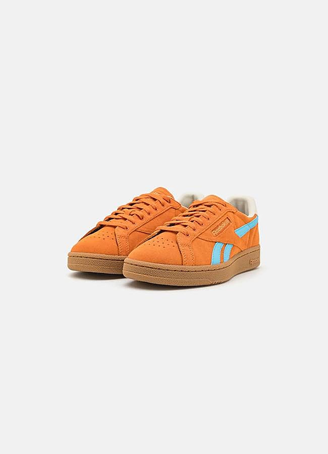 Imagen - Zapatillas efecto ante en naranja con bandas azules