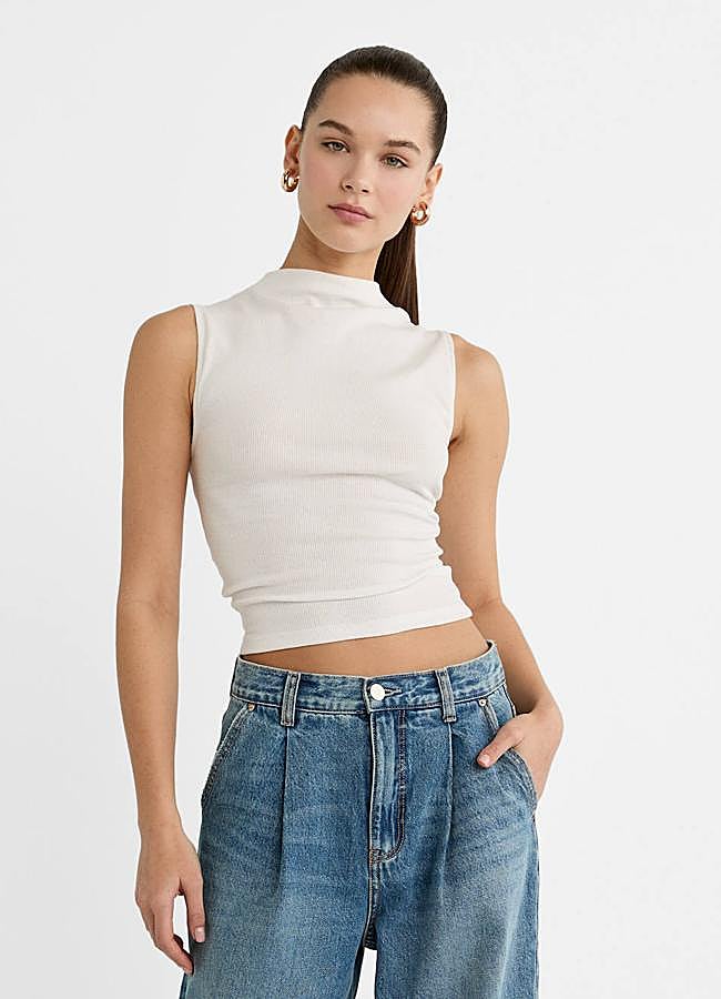 Imagen - Top básico blanco con cuello subido