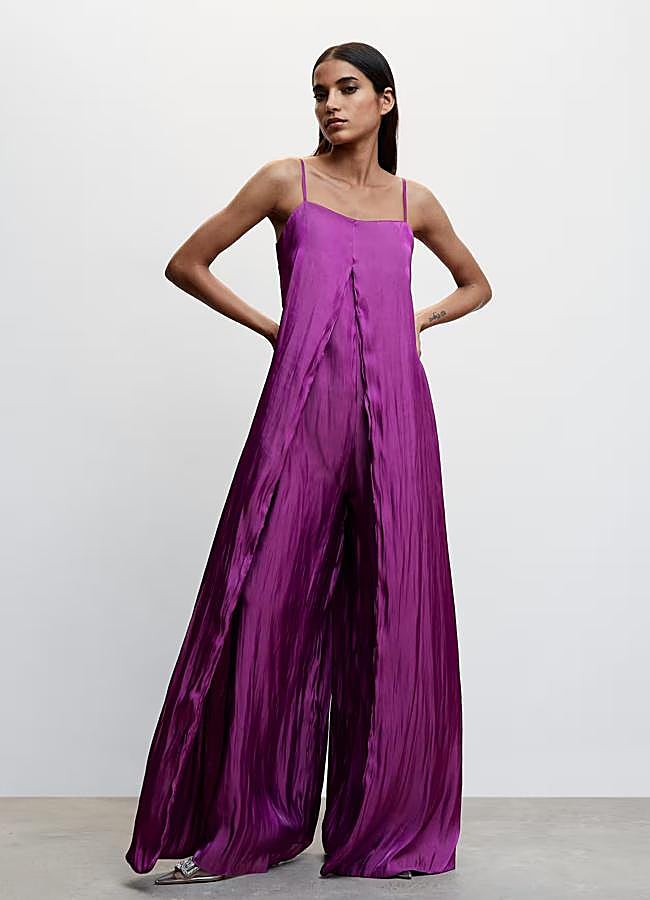 Imagen - Mono satinado con abertura de Mango Outlet (43,99 euros).