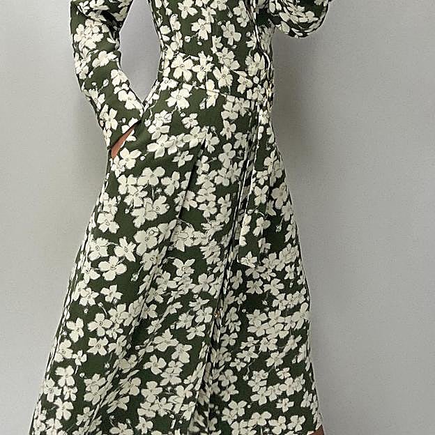 Imagen principal - Vestido camisero con estampado de flores de Zara.