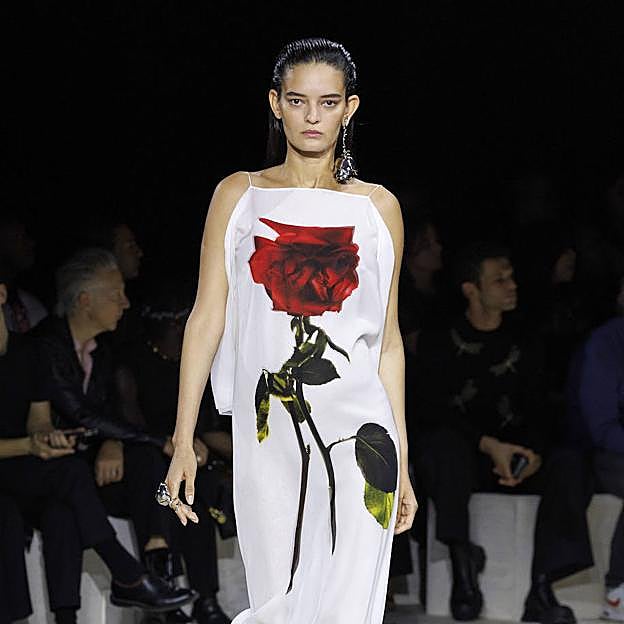 Imagen principal - Vestidos de Alexander McQueen y Givenchy.