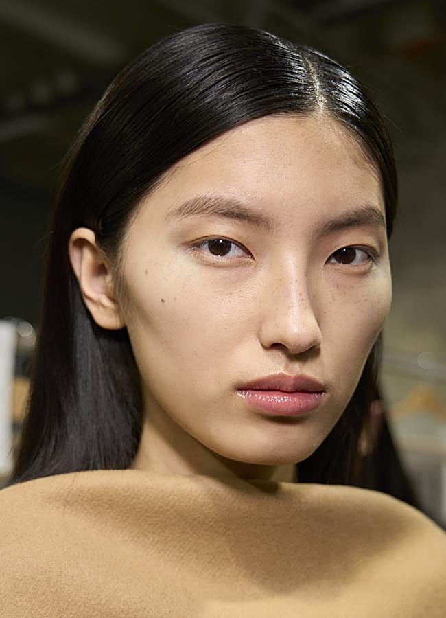 Imagen - Cejas con grosor en la parte superior. Foto: Launchmetrics spotlight