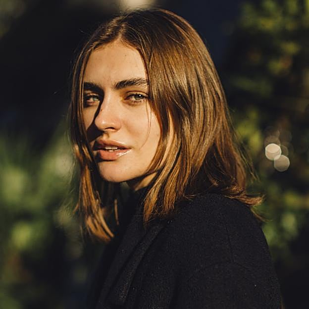 Cómo usar el aceite de rosa mosqueta para el pelo y conseguir todos sus beneficios según expertos