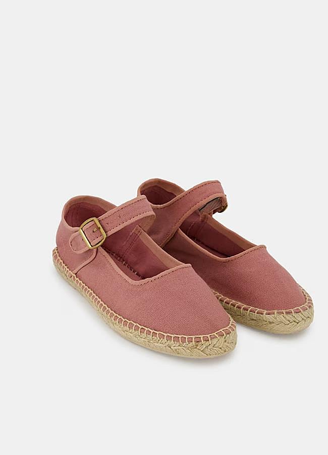 Imagen - Alpargatas planas con hebilla de Hipercor (17 euros).