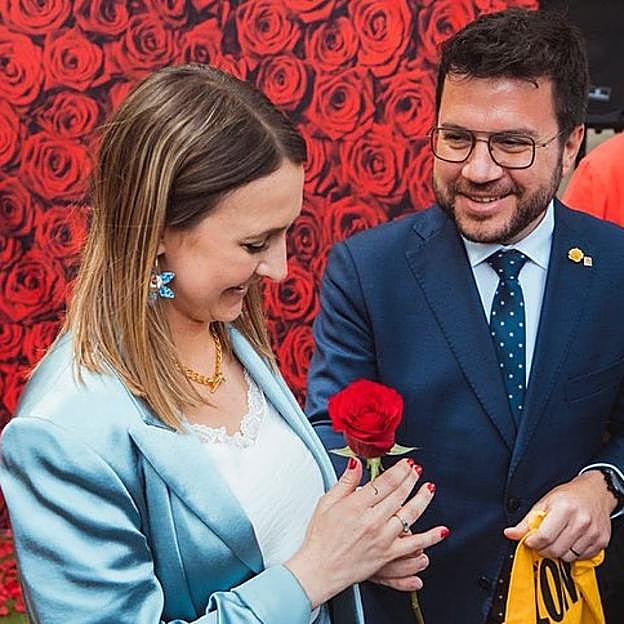 Pere Aragonès, más allá de la política: familia de hoteleros, concurso de tortillas y las gafas que le gustan a su mujer