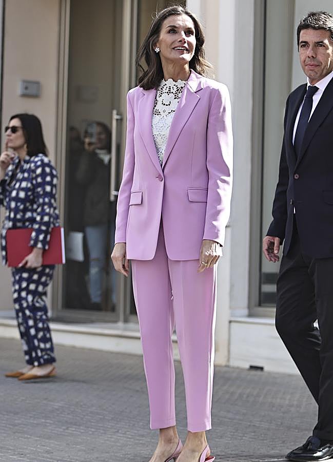 Imagen - La reina Letizia con un traje rosa/GTRES