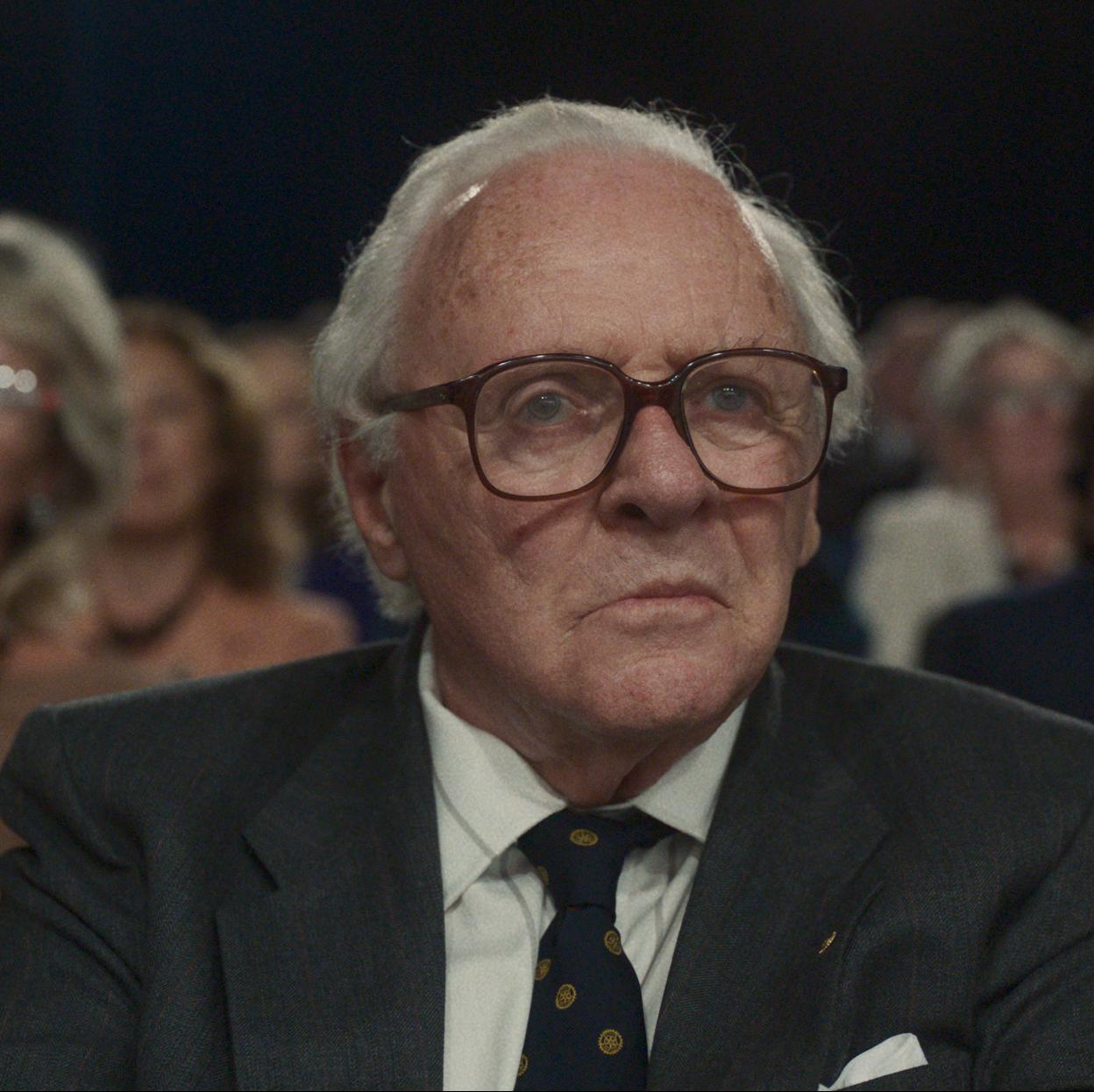 Anthony Hopkins como Nicholas Winton en un fotograma de la película que cuenta su hazaña, Los niños de Winton.