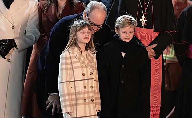 Alberto de Mónaco con sus hijos, Jacques y Gabriella. 
