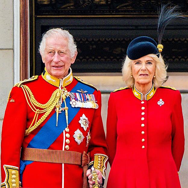 Los reyes Carlos III y Camilla, en el balcón de Buckingham Palace. 