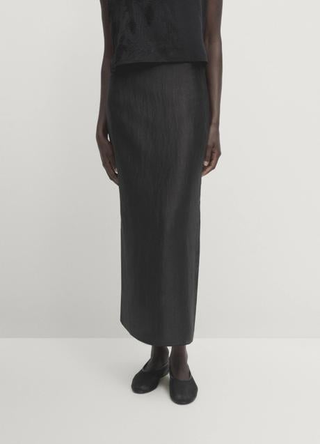 Imagen - Falda satinada de Massimo Dutti (69,99 euros)