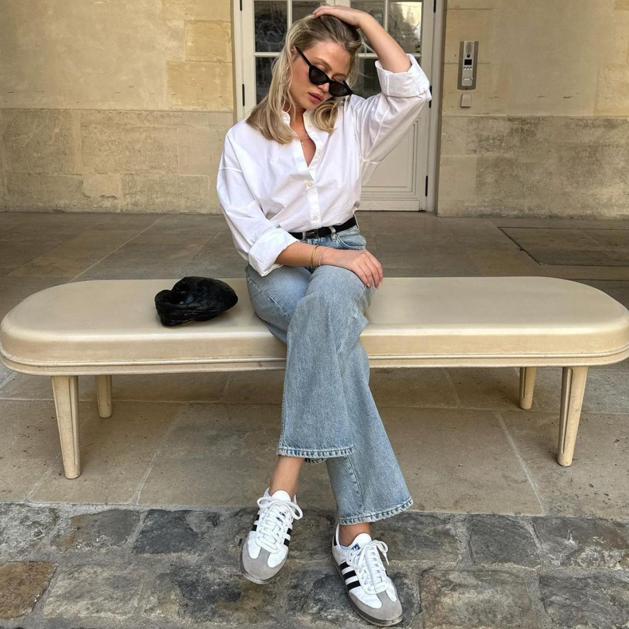 La influencer Marine Diet llevando las adidas Samba 