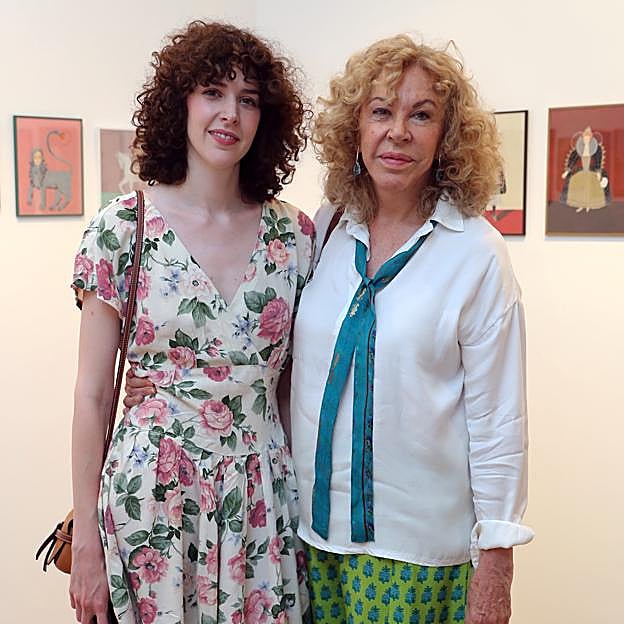 María Eugenia Fernández de Castro junto a su hija, Brianda. 