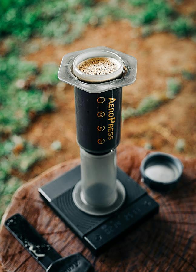 Imagen - La Aeropress es esa cafetera que, literalmente, te puedes llevar a cualquier sitio. / Erick Chevez - Unsplash