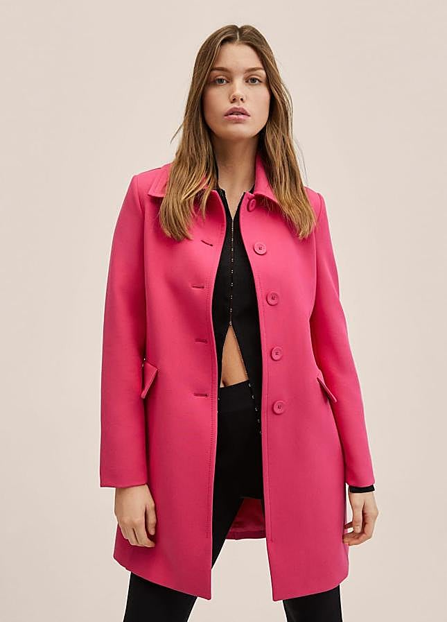 Imagen - Así queda el abrigo rosa de Mango Outlet.