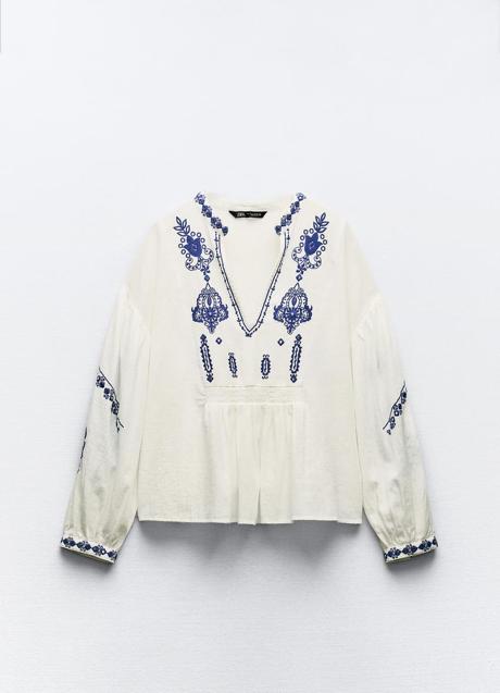 Imagen - Blusa con bordados de Zara (29,99 euros)