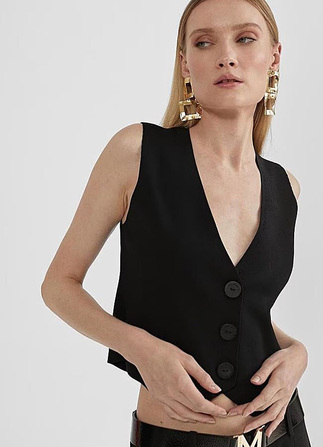 Imagen - Chaleco negro de Lola Casademunt, 99 euros.