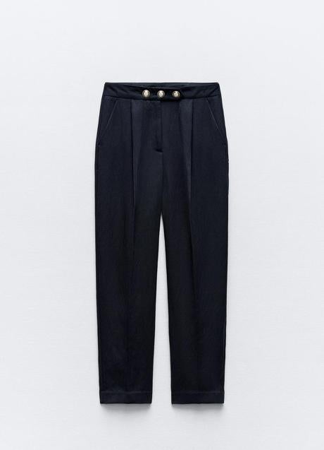 Imagen - Pantalones con botones de Zara (29,99 euros)