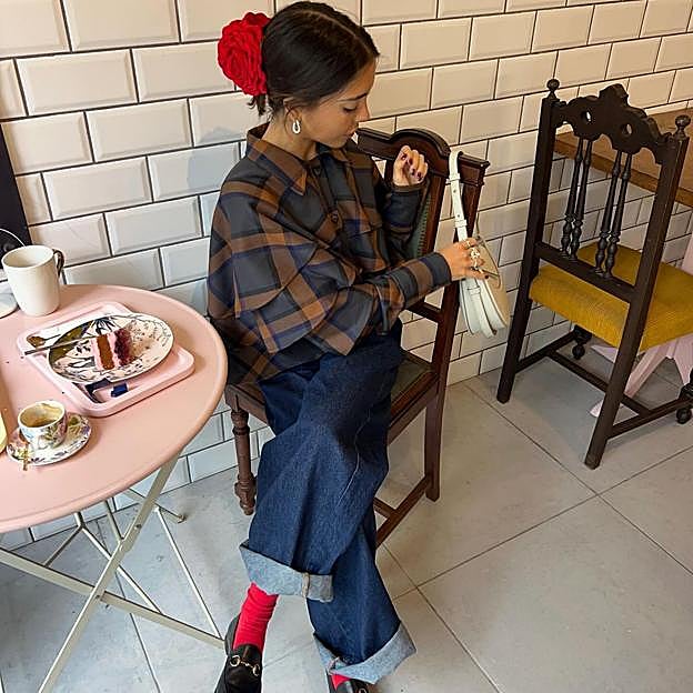 Stradivarius tiene los vaqueros favoritos de las editoras de moda esta primavera: low cost y muy favorecedores