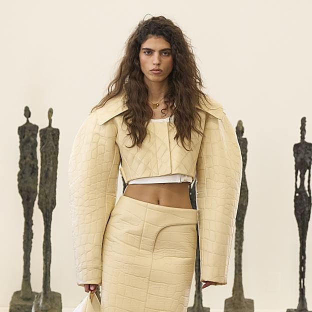 Te lo advertimos: el amarillo mantequilla se lleva y estos son los básicos más bonitos de la temporada