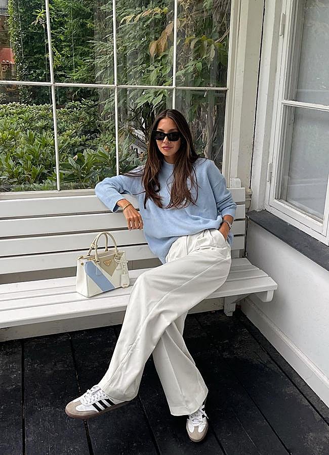 Imagen - La influencer Felicia Akerstrom con unos pantalones blancos/@fakerstrom