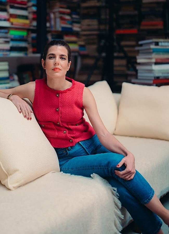 Imagen - Carlota Casiraghi con un look con vaqueros y chaleco de tweed. / CHANEL