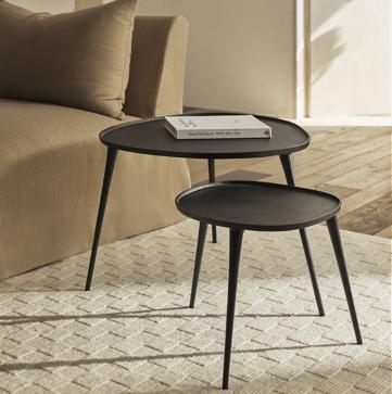 Imagen secundaria 1 - La peana metálica superior cuesta 99.90 euros. Las mesas nido, entre 69.90 y 89.90 euros según el tamaño.