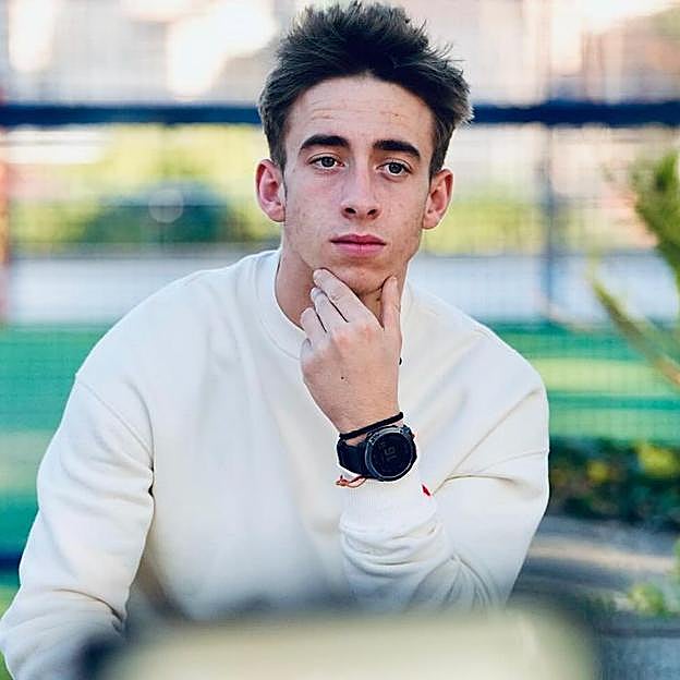 La vida de Pedro Acosta, más allá de las motos: familia humilde de pescadores y una novia deportista