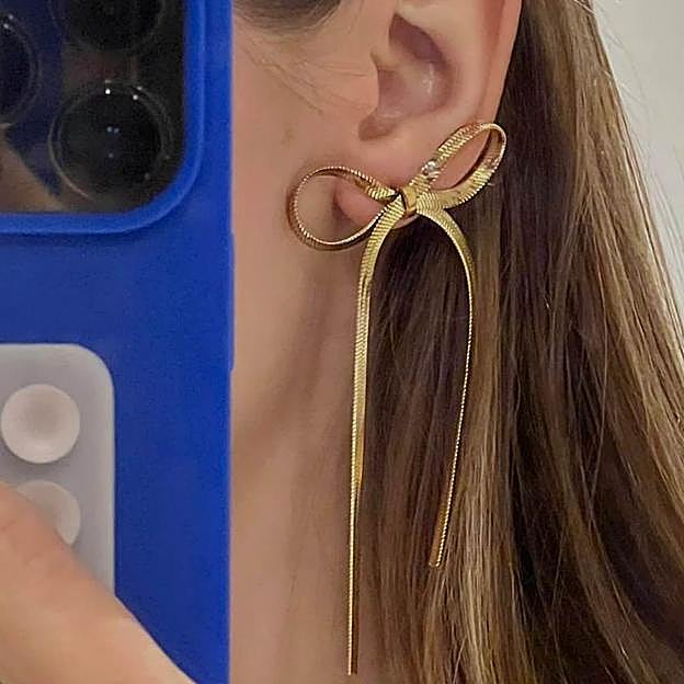 Pendientes con lazo dorado