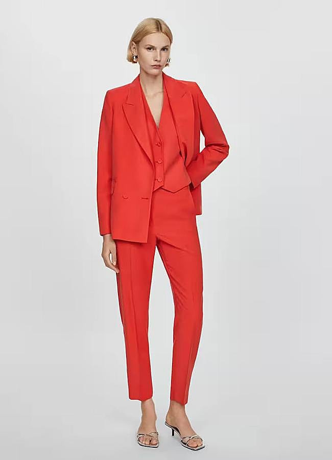 Imagen - Traje rojo de tres piezas